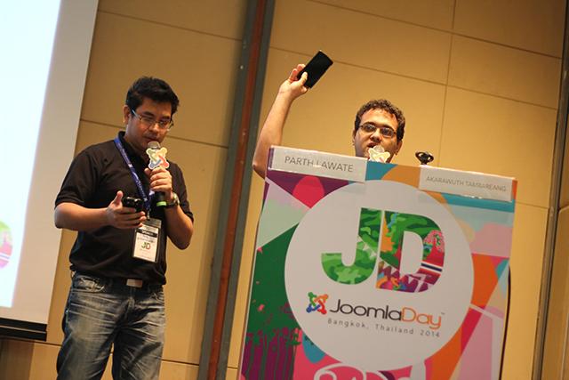 คุณอัครวุฒิ ตำราเรียง (JoomlaCorner) และ Mr. Parth Lawate (TechJoomla) จาก ประเทศอินเดีย
